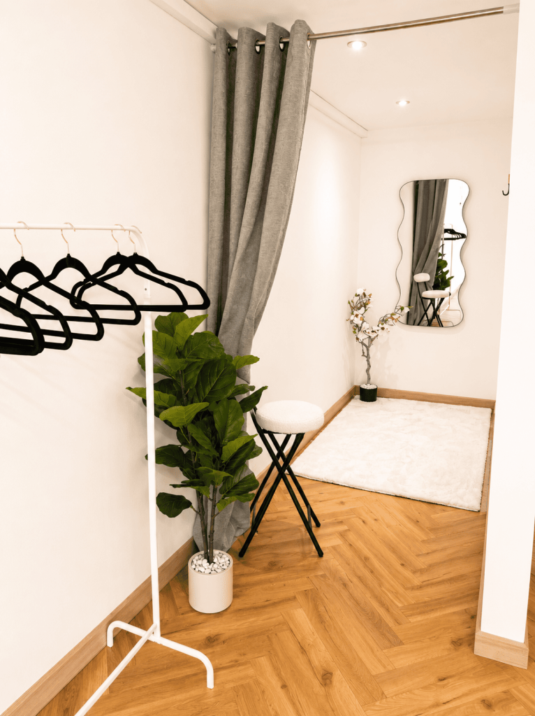 Private changing area with hanging rail